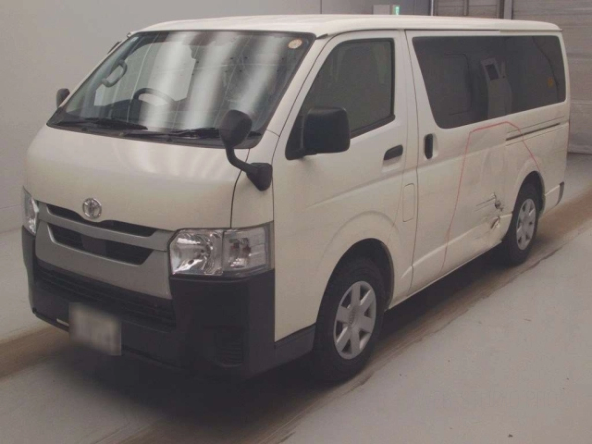 TOYOTA HIACE VAN