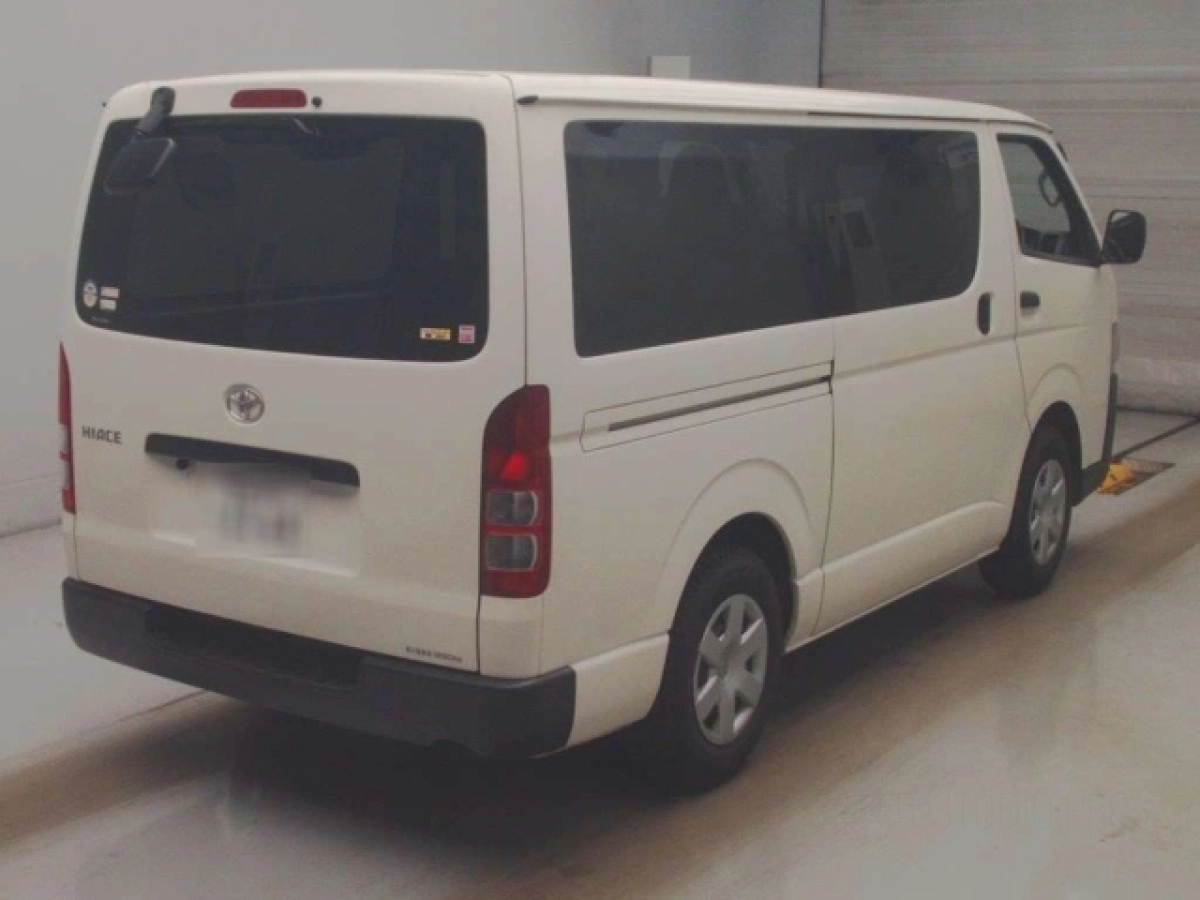 TOYOTA HIACE VAN