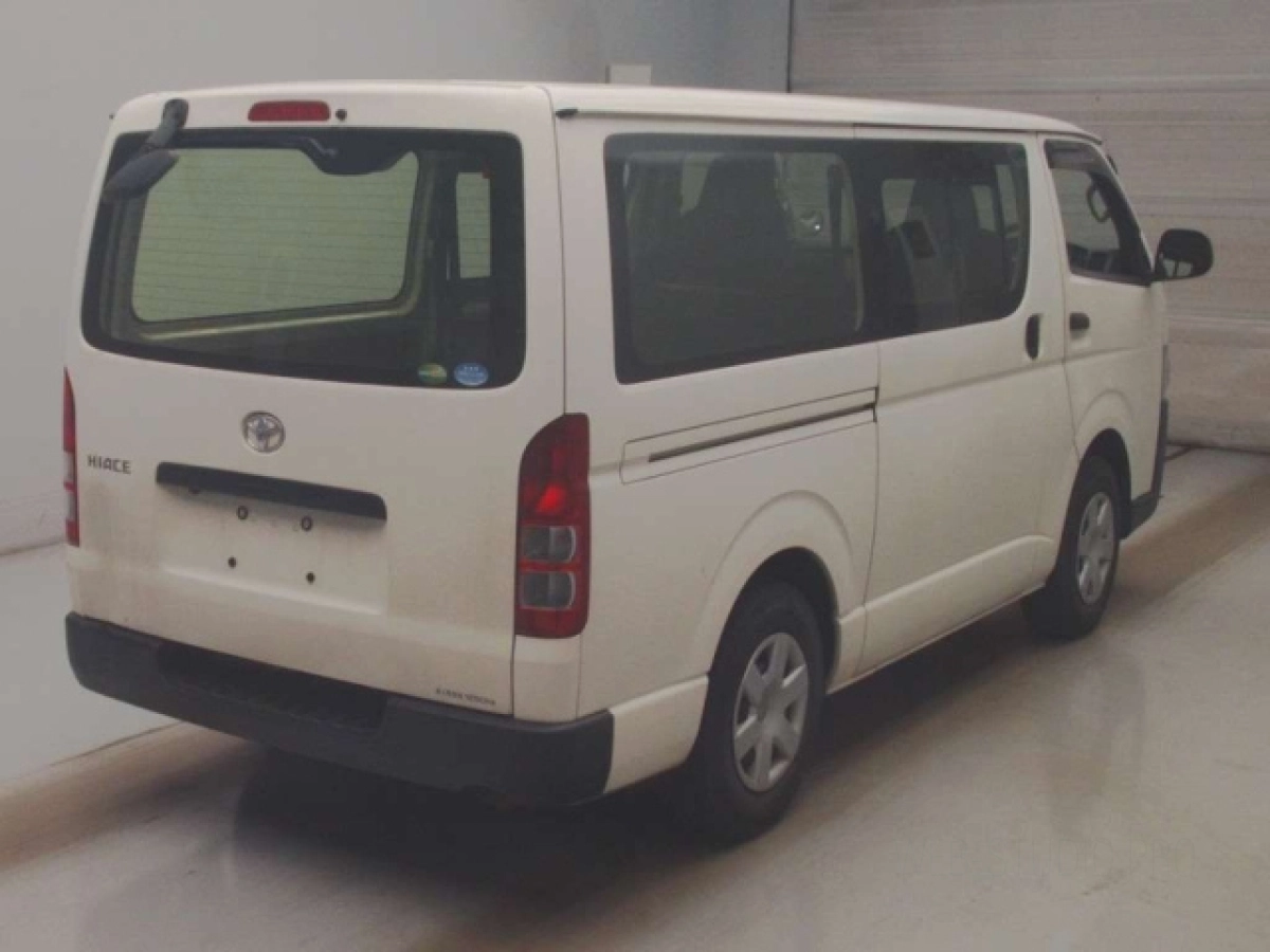 TOYOTA HIACE VAN