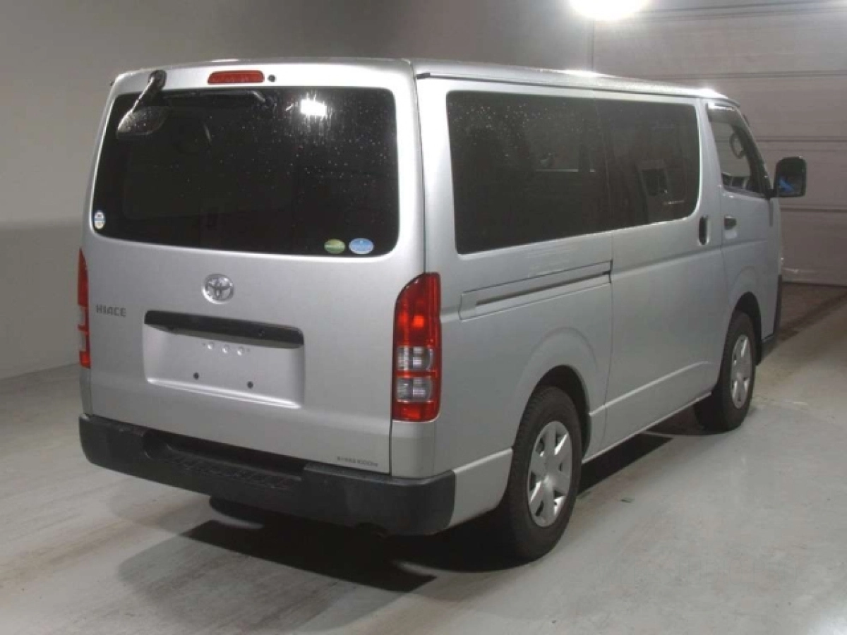 TOYOTA HIACE VAN