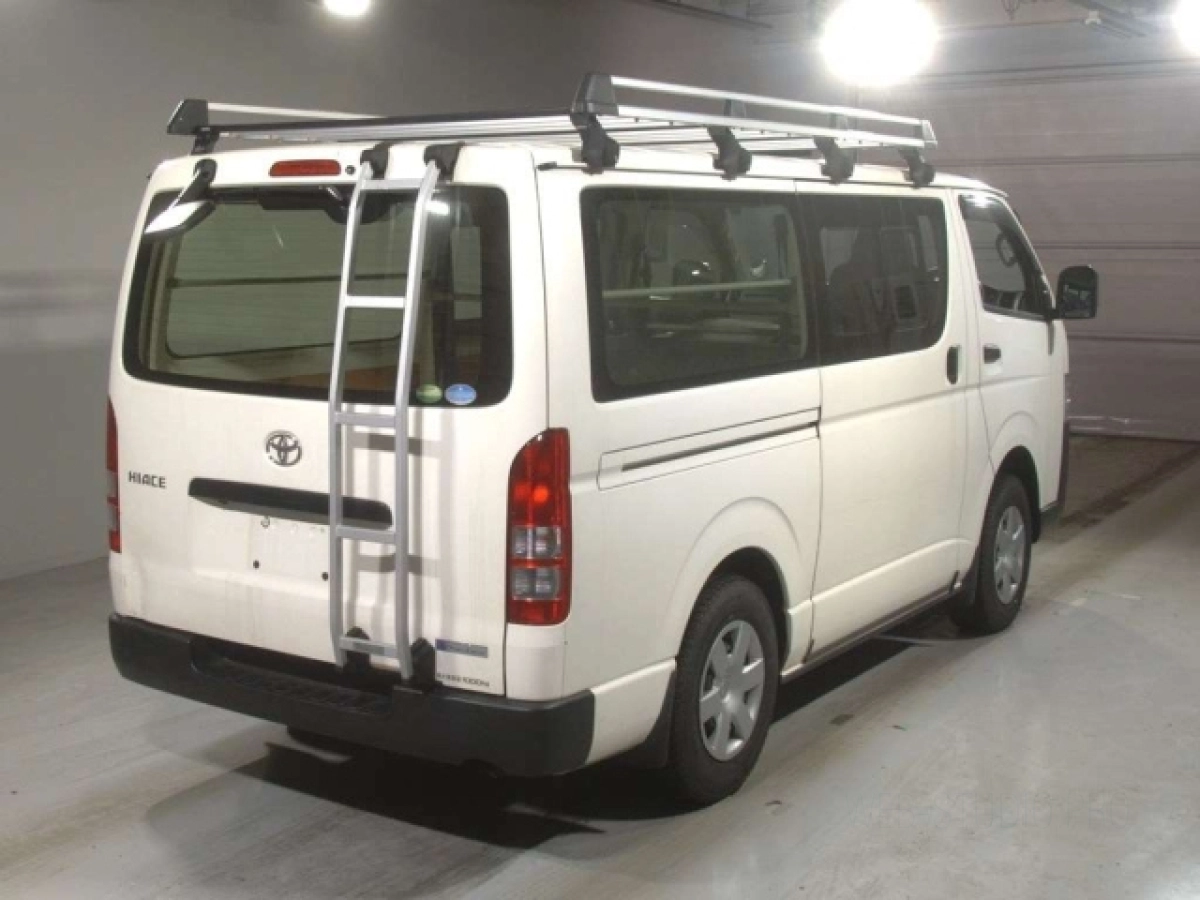 TOYOTA HIACE VAN