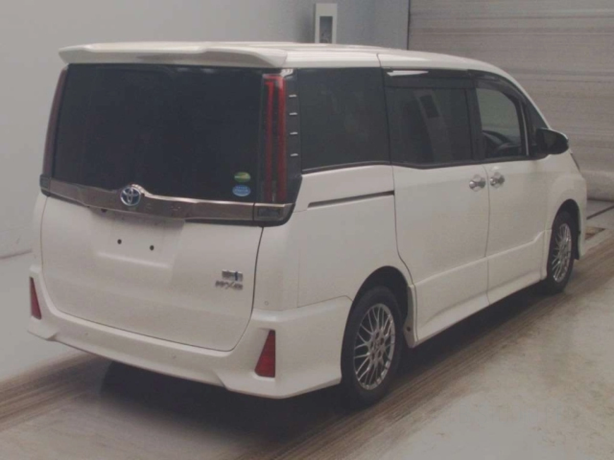 TOYOTA NOAH