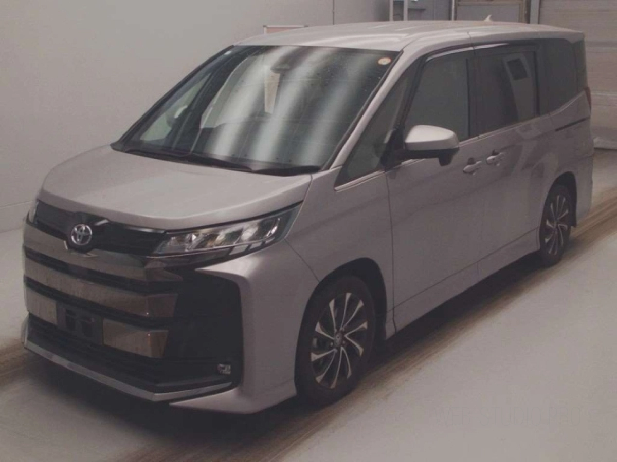 TOYOTA NOAH