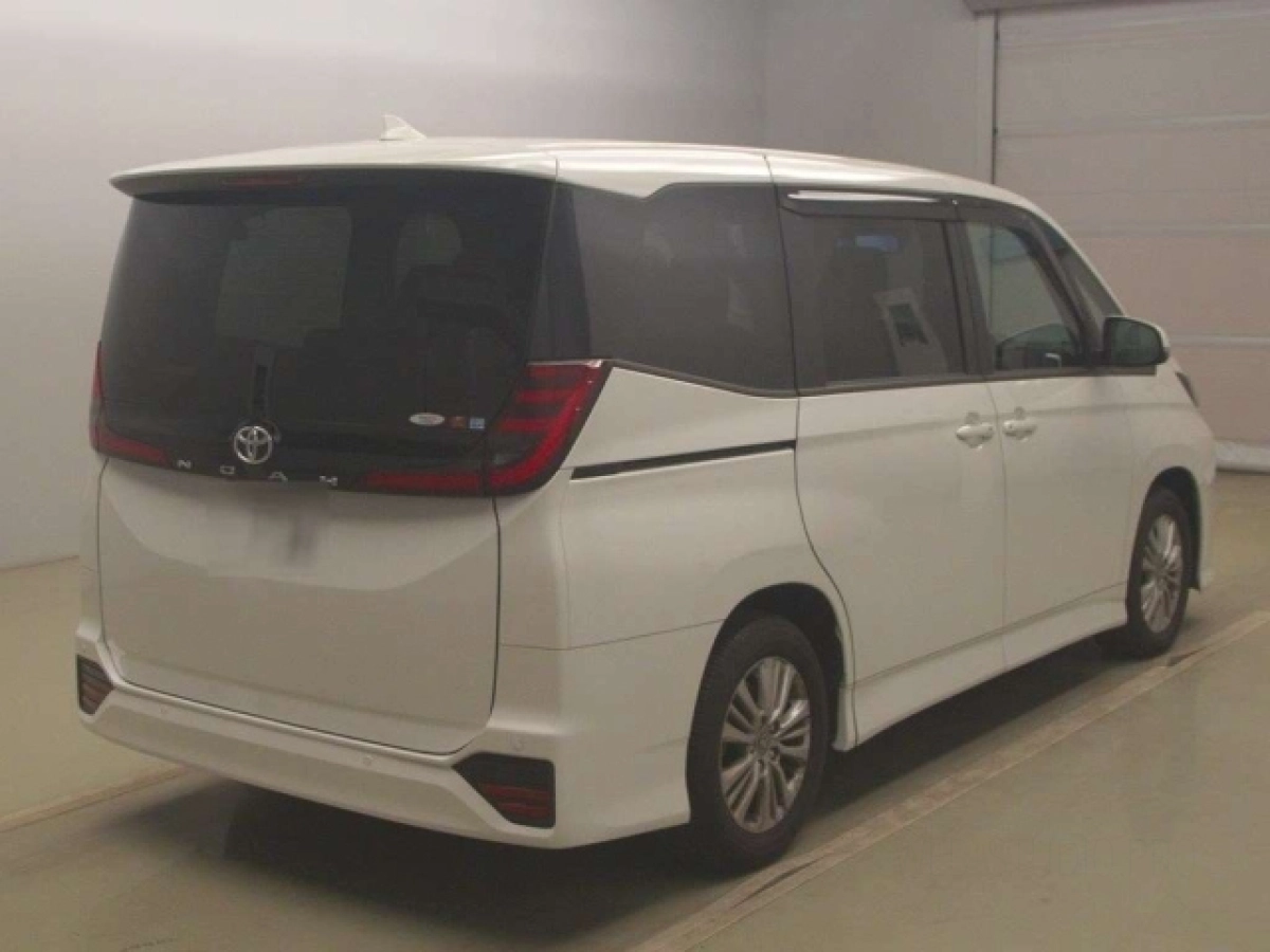 TOYOTA NOAH