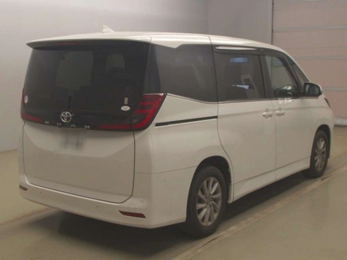 TOYOTA NOAH