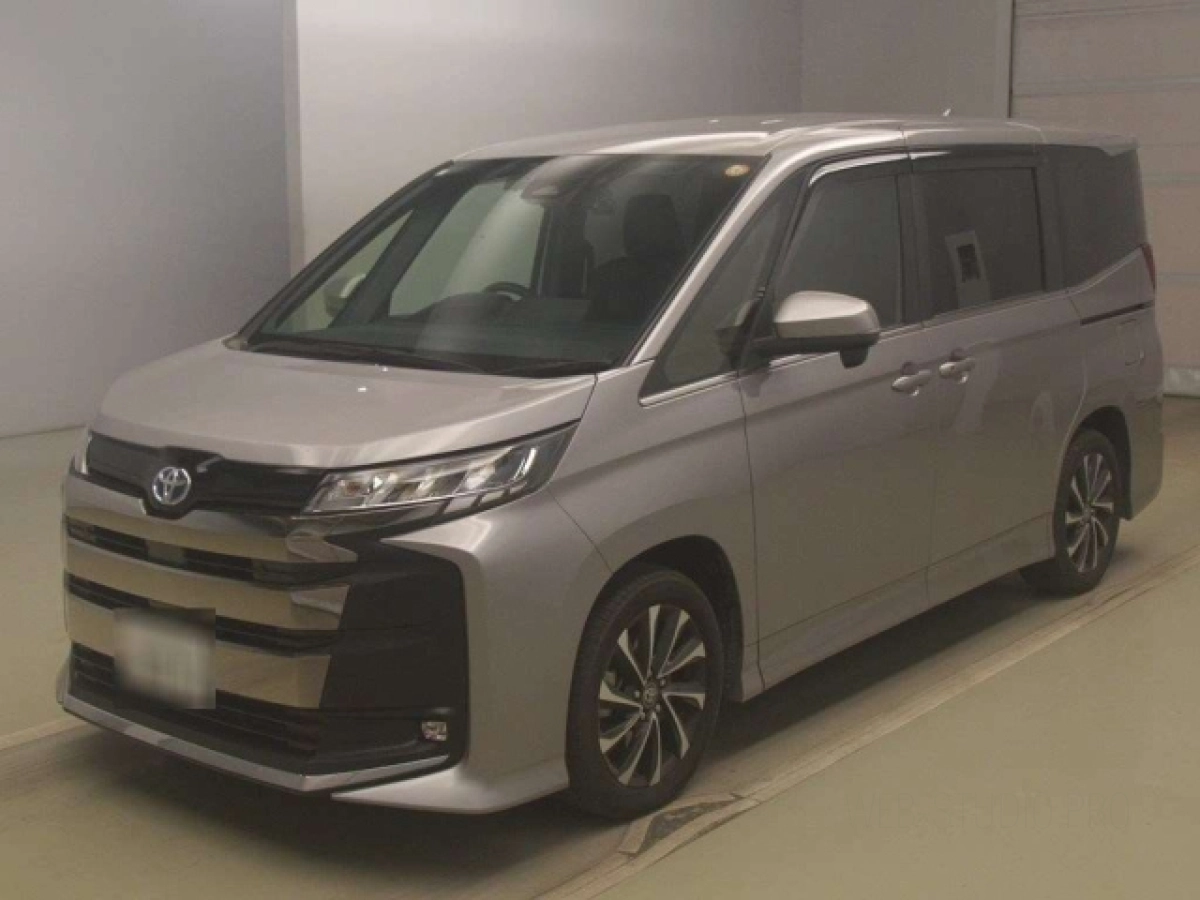 TOYOTA NOAH ZWR90W 2023