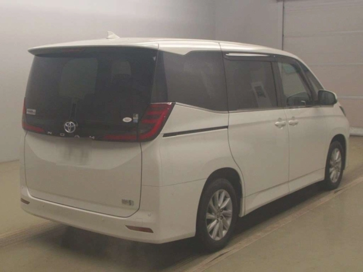 TOYOTA NOAH