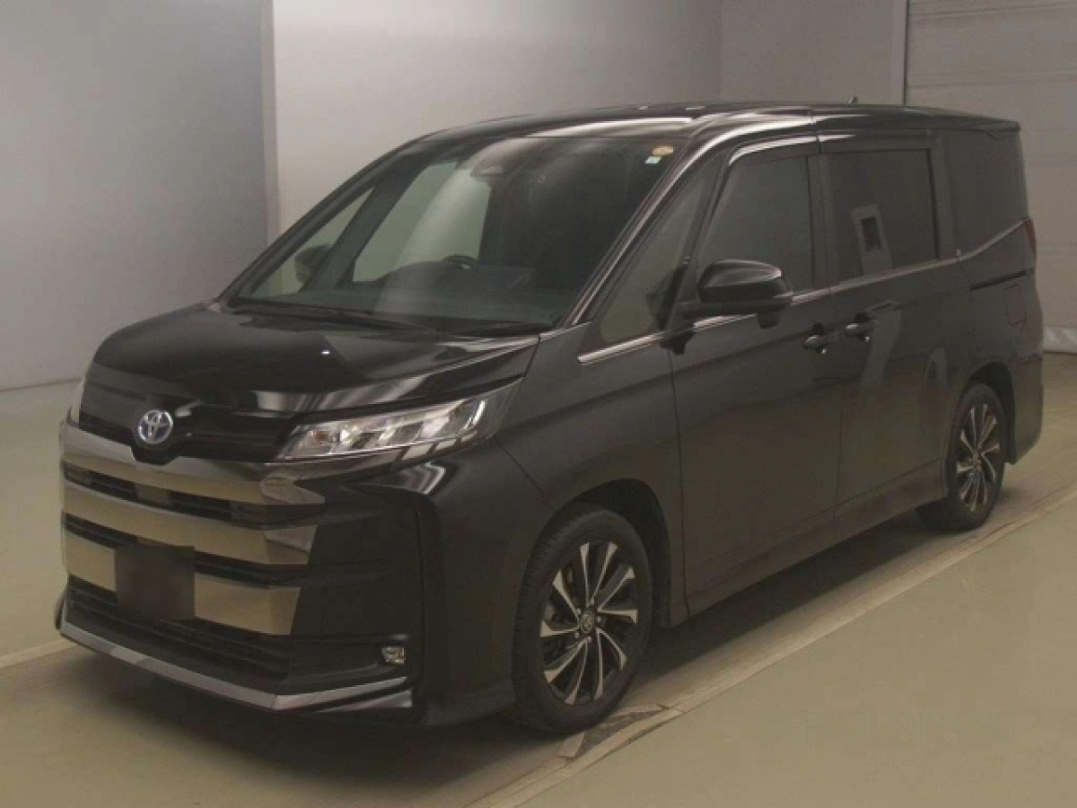 TOYOTA NOAH ZWR90W 2023