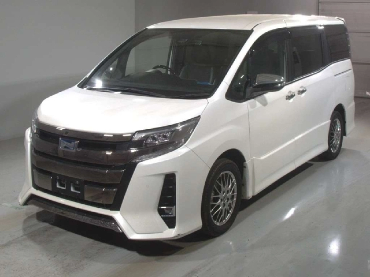 TOYOTA NOAH