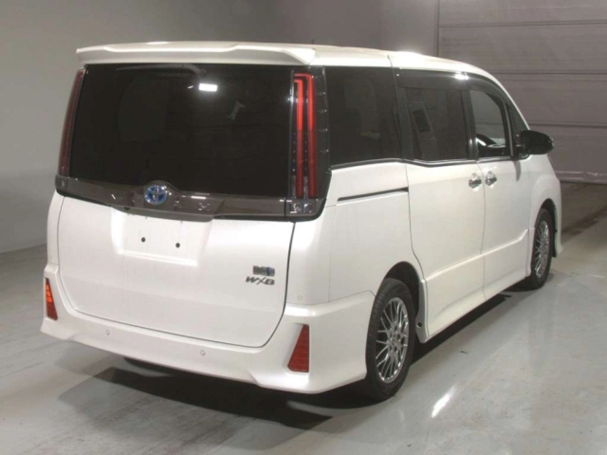 TOYOTA NOAH