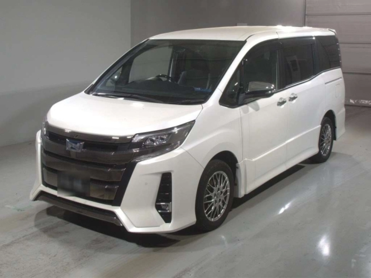 TOYOTA NOAH