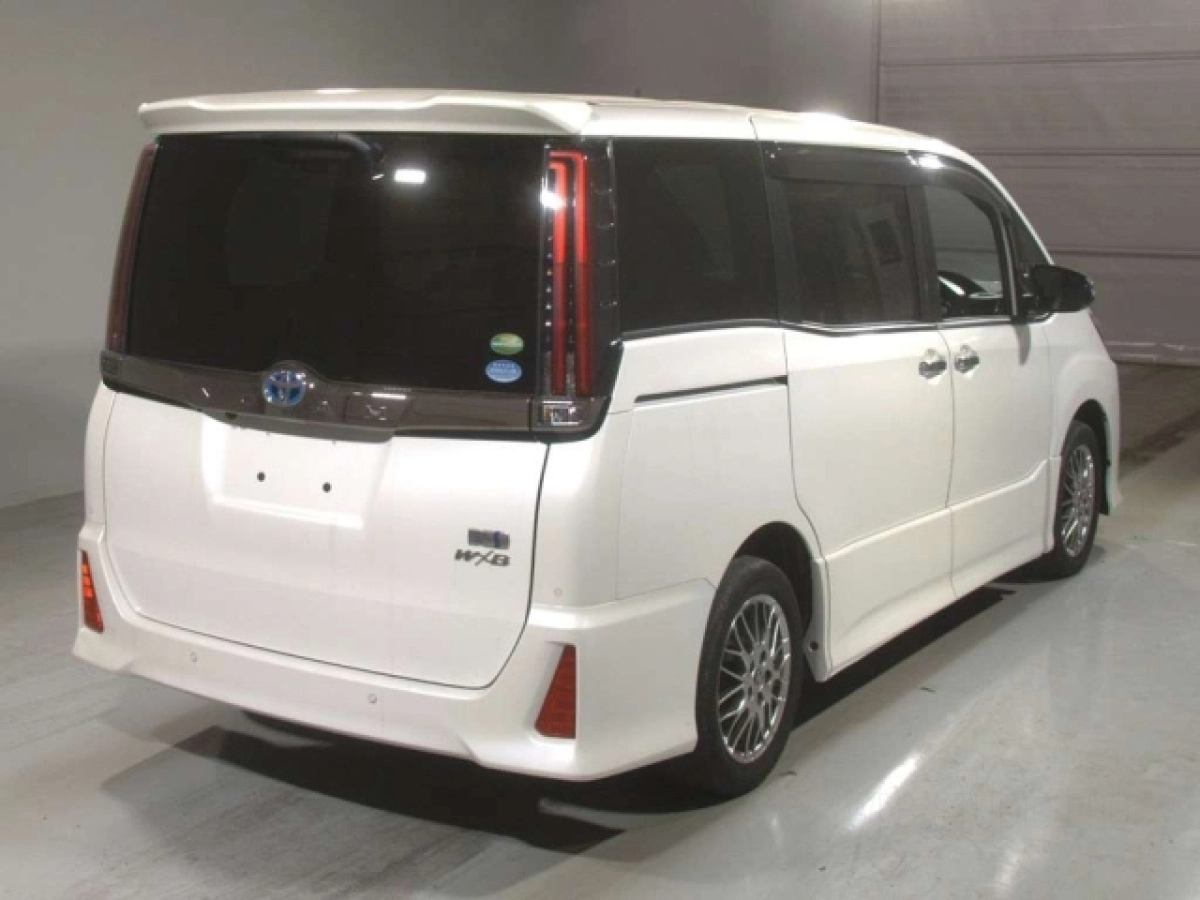 TOYOTA NOAH