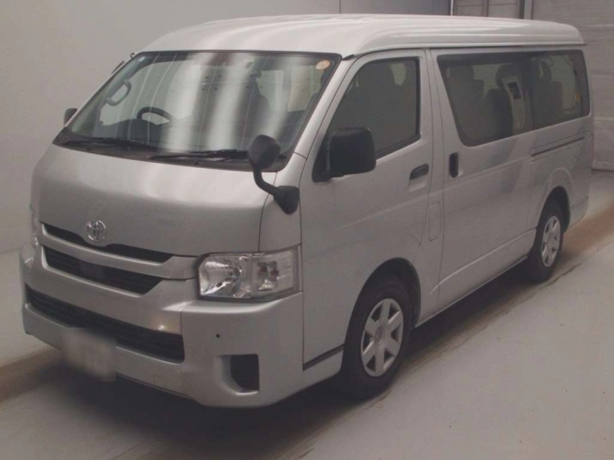 TOYOTA HIACE