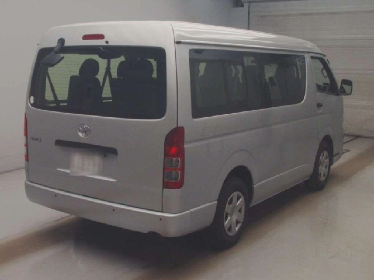 TOYOTA HIACE
