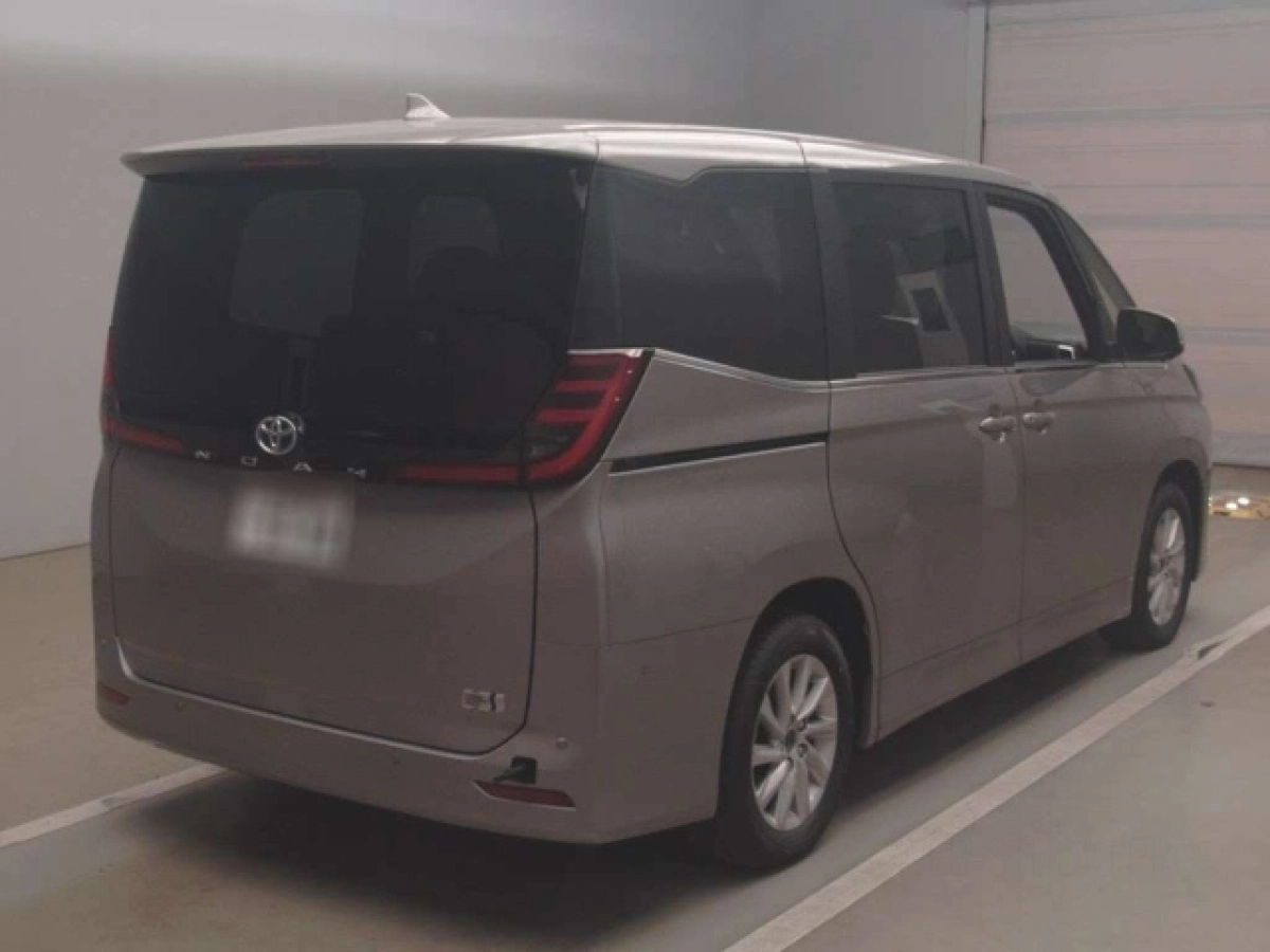 TOYOTA NOAH