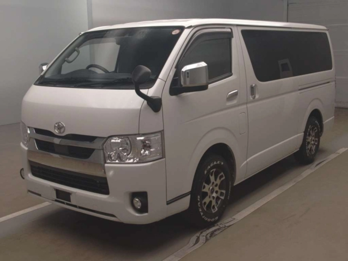 TOYOTA HIACE VAN