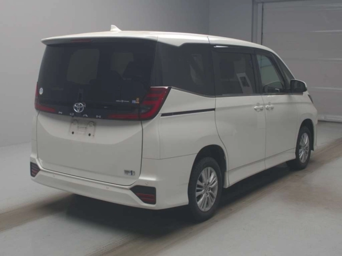 TOYOTA NOAH