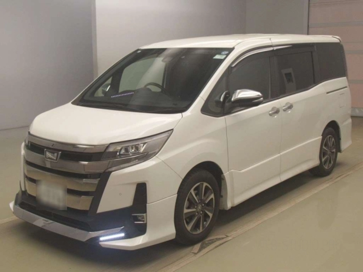 TOYOTA NOAH