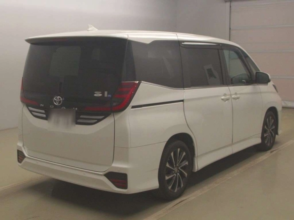 TOYOTA NOAH