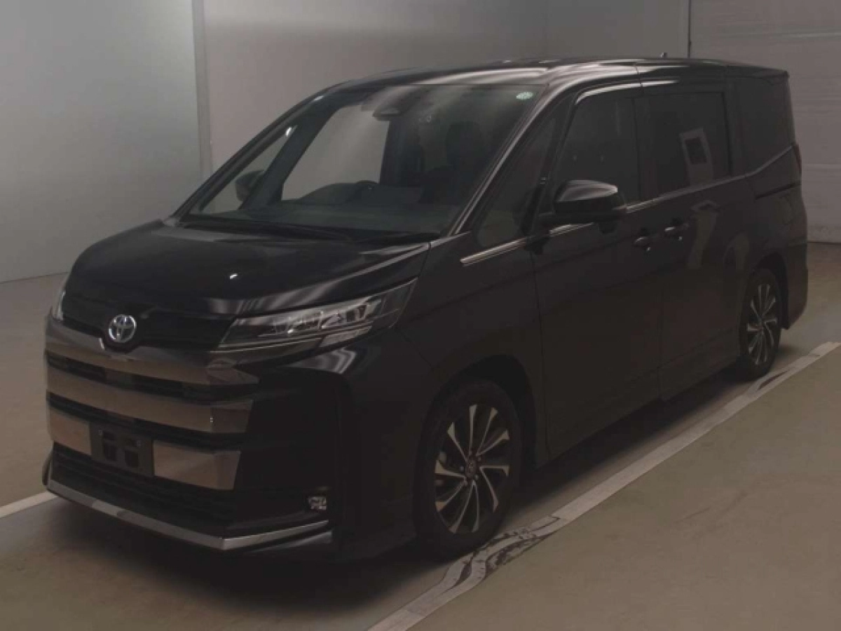 TOYOTA NOAH ZWR90W 2024