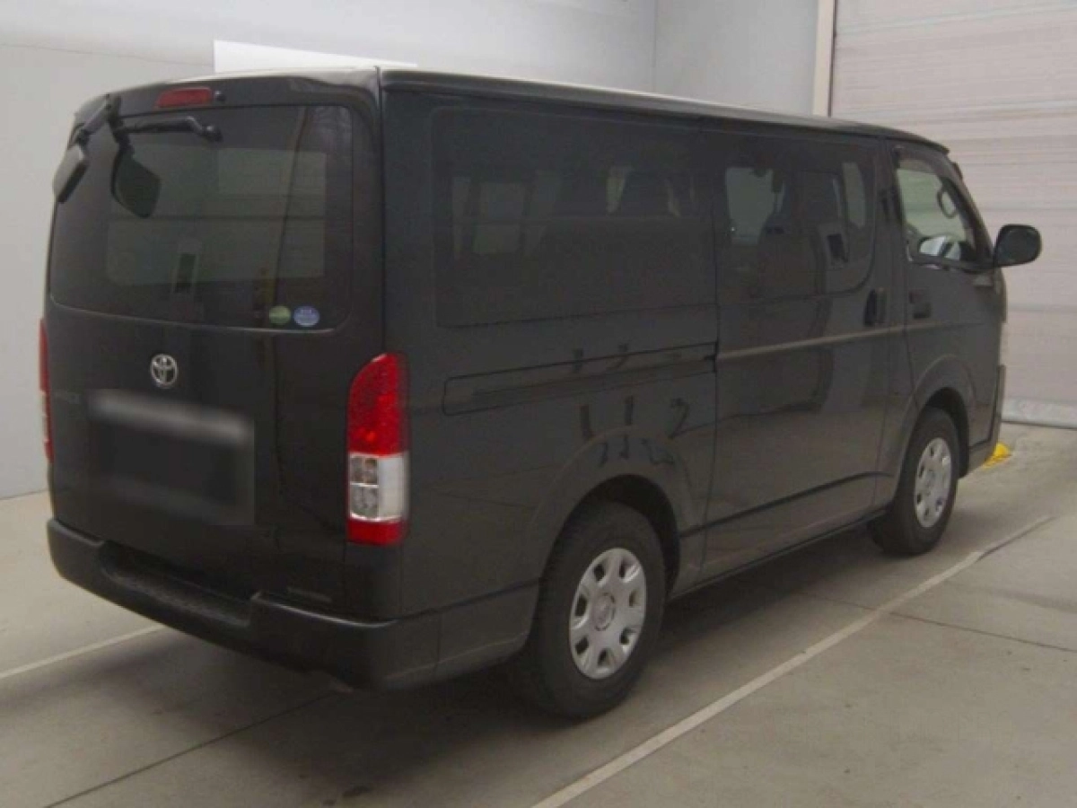 TOYOTA HIACE VAN