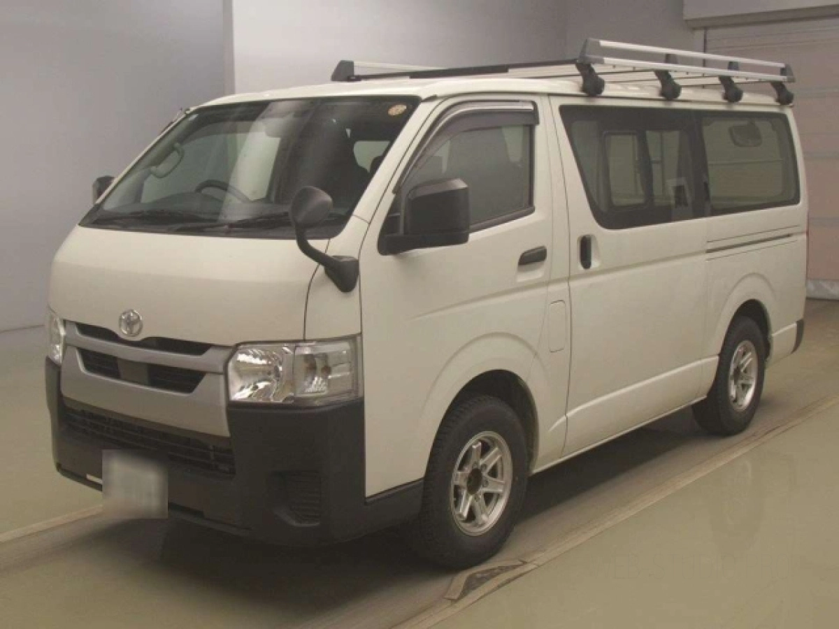 TOYOTA HIACE VAN