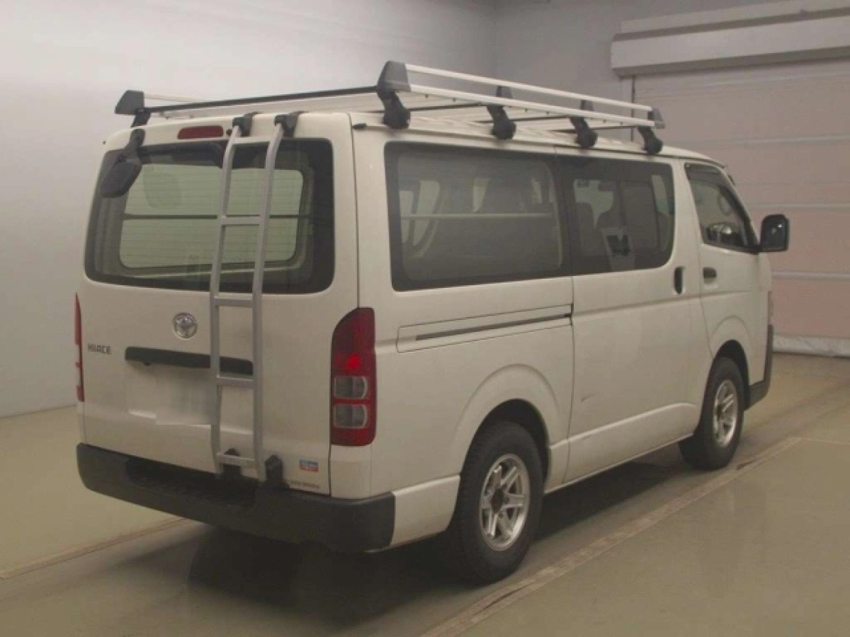 TOYOTA HIACE VAN