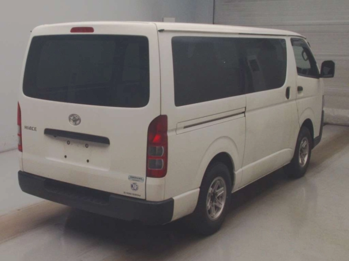 TOYOTA HIACE VAN