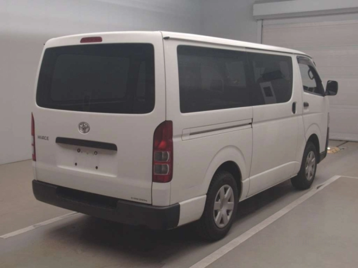 TOYOTA HIACE VAN