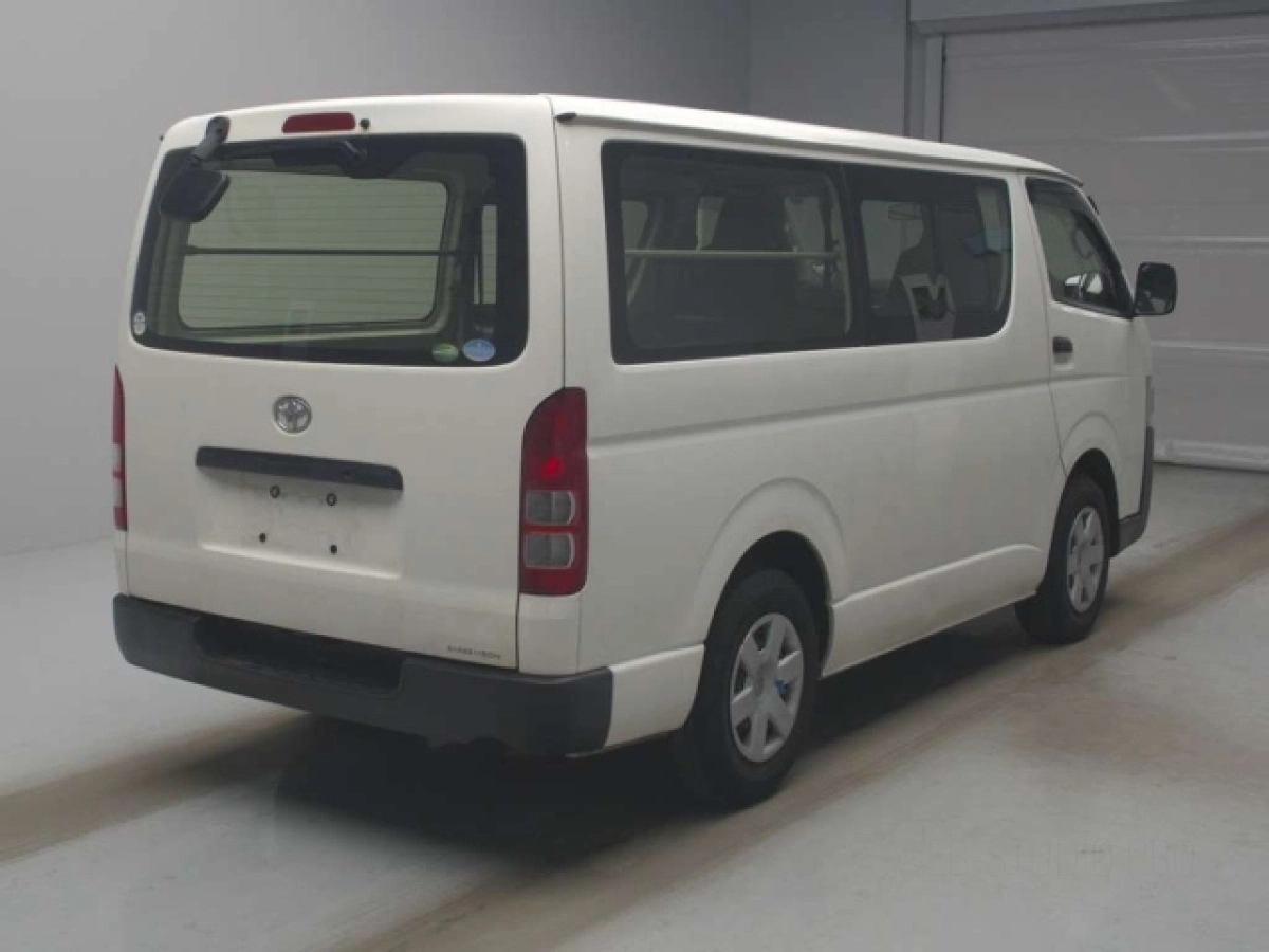 TOYOTA HIACE VAN