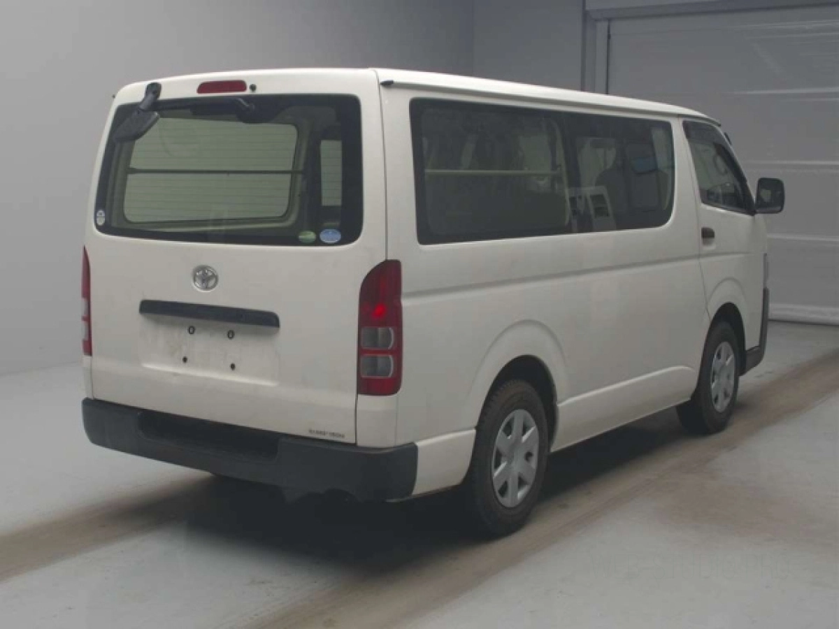TOYOTA HIACE VAN