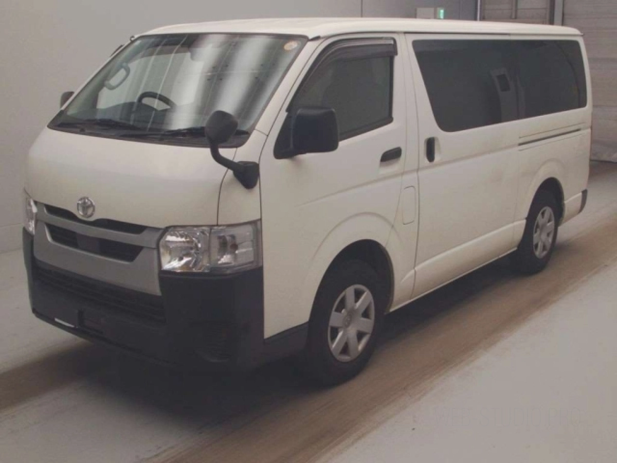 TOYOTA HIACE VAN