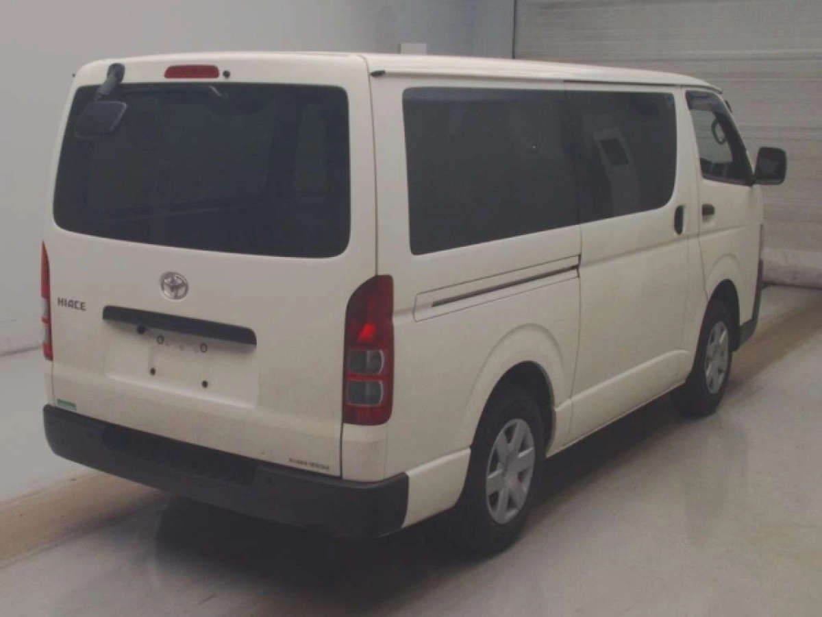 TOYOTA HIACE VAN