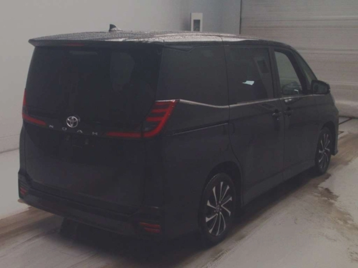 TOYOTA NOAH