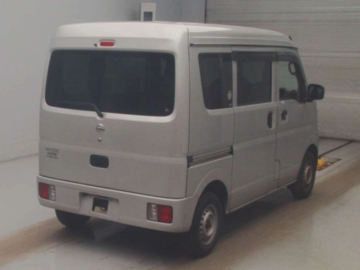 NISSAN CLIPPER VAN