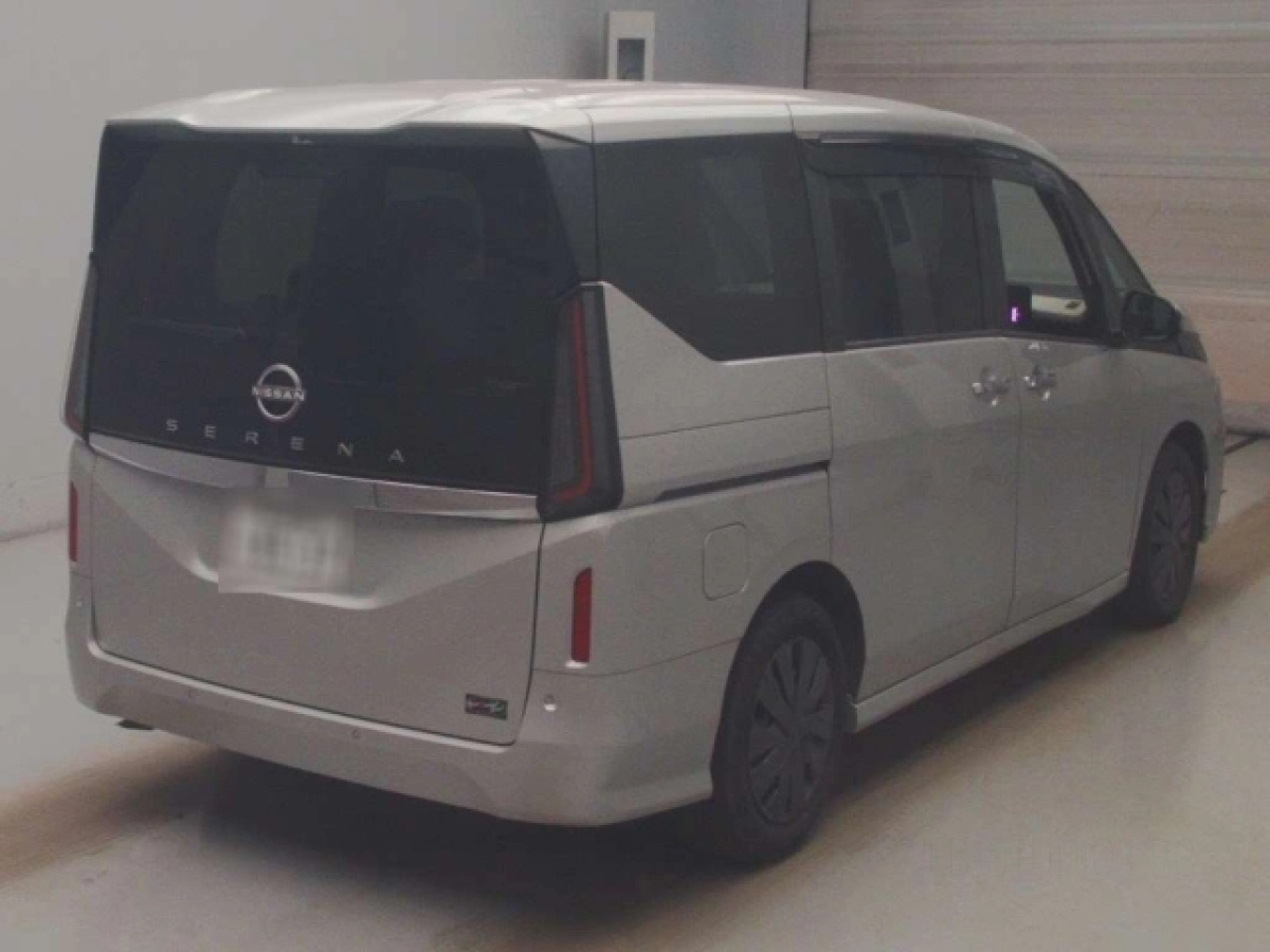 NISSAN SERENA
