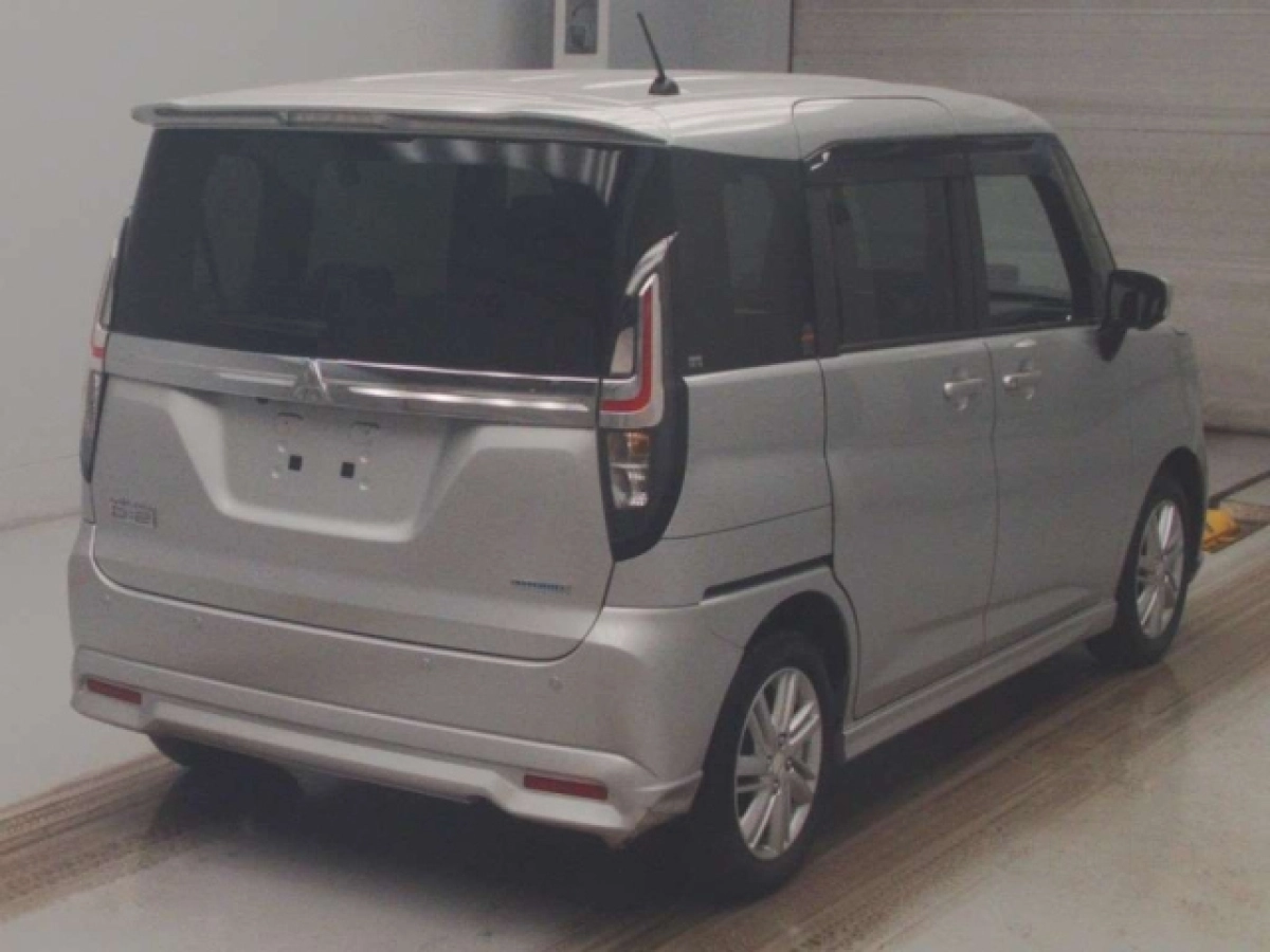 MITSUBISHI DELICA D2