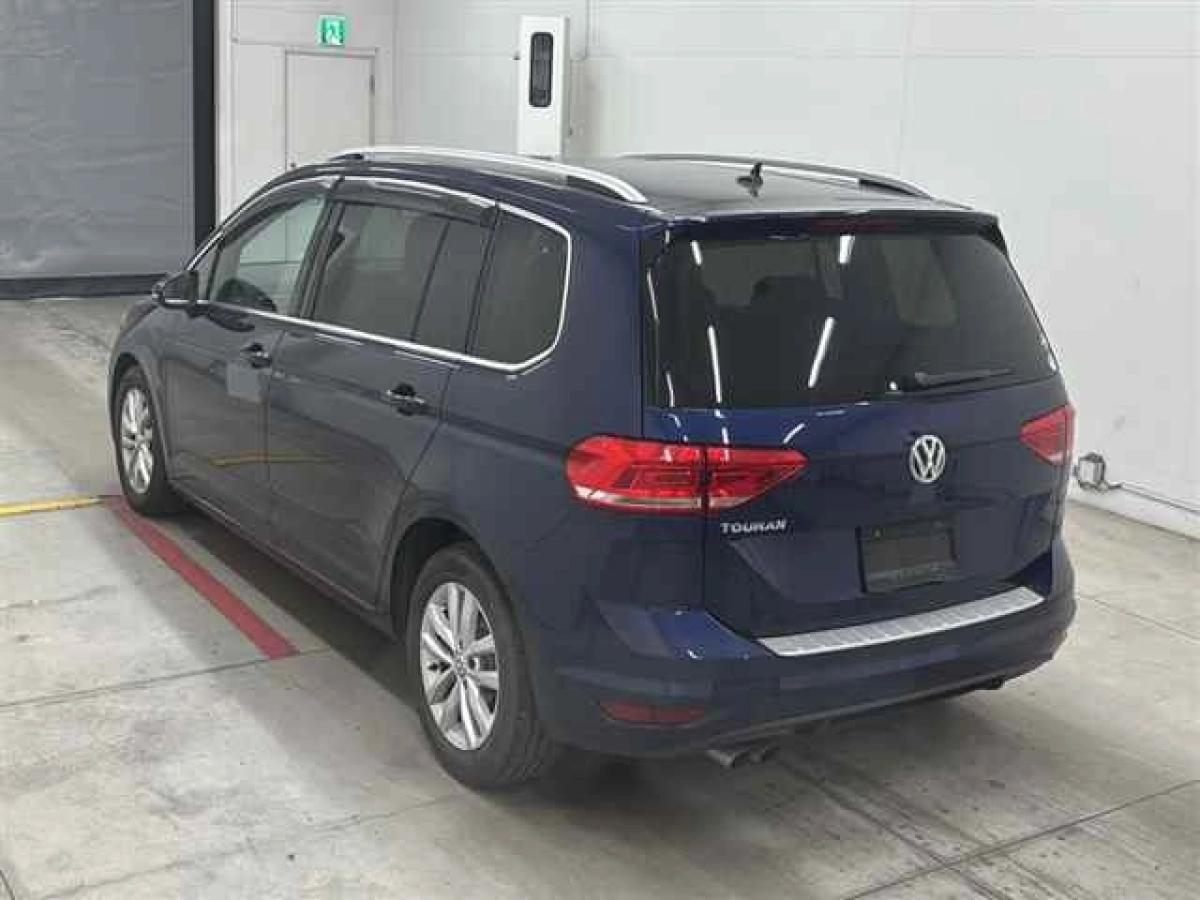 VOLKSWAGEN GOLF TOURAN