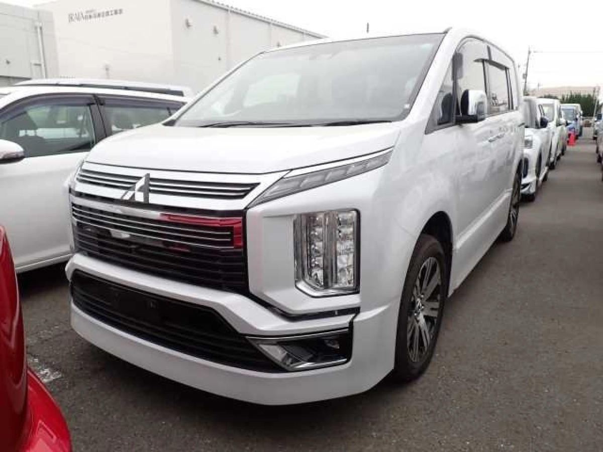 MITSUBISHI DELICA D5