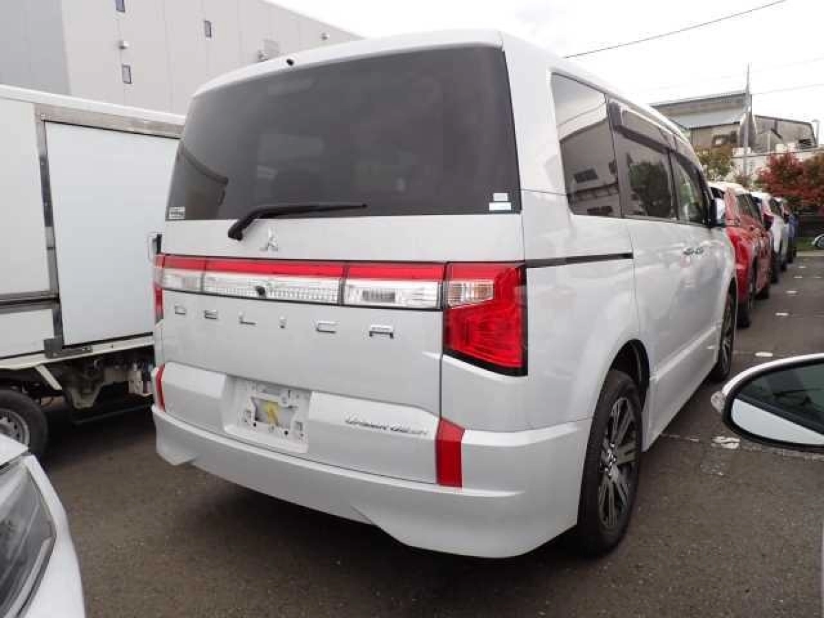 MITSUBISHI DELICA D5