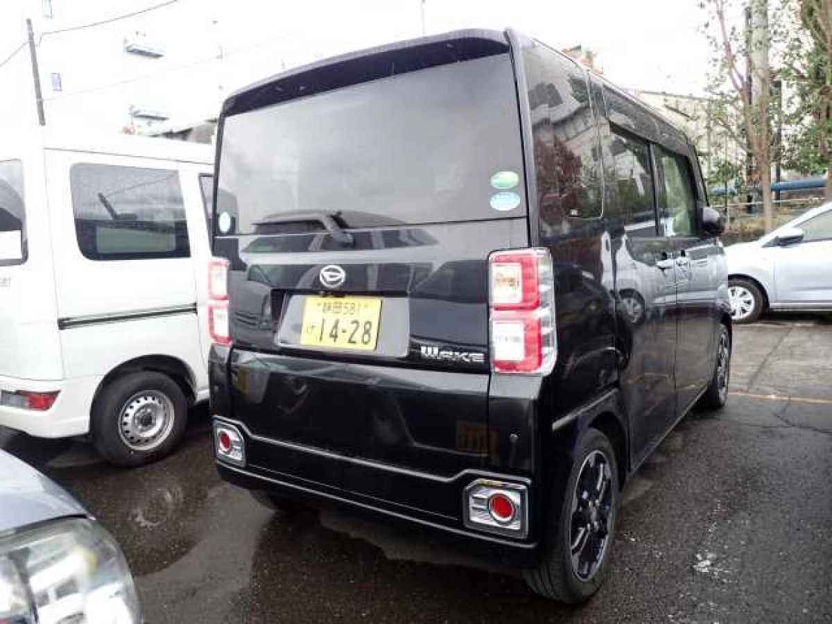 DAIHATSU WAKE