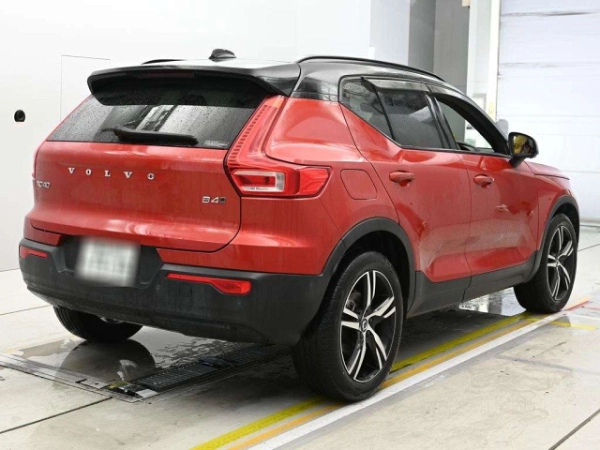 VOLVO XC40
