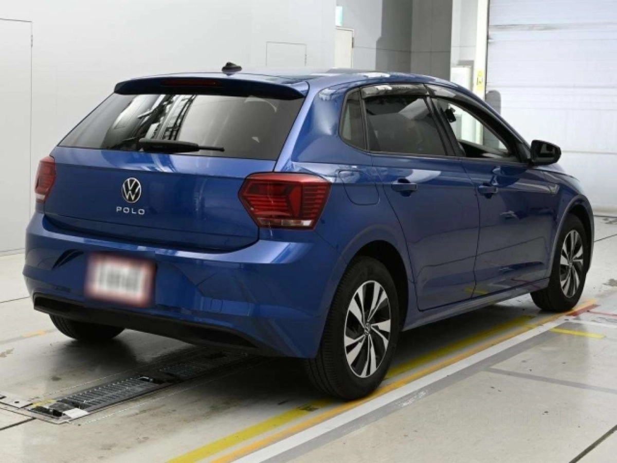 VOLKSWAGEN POLO