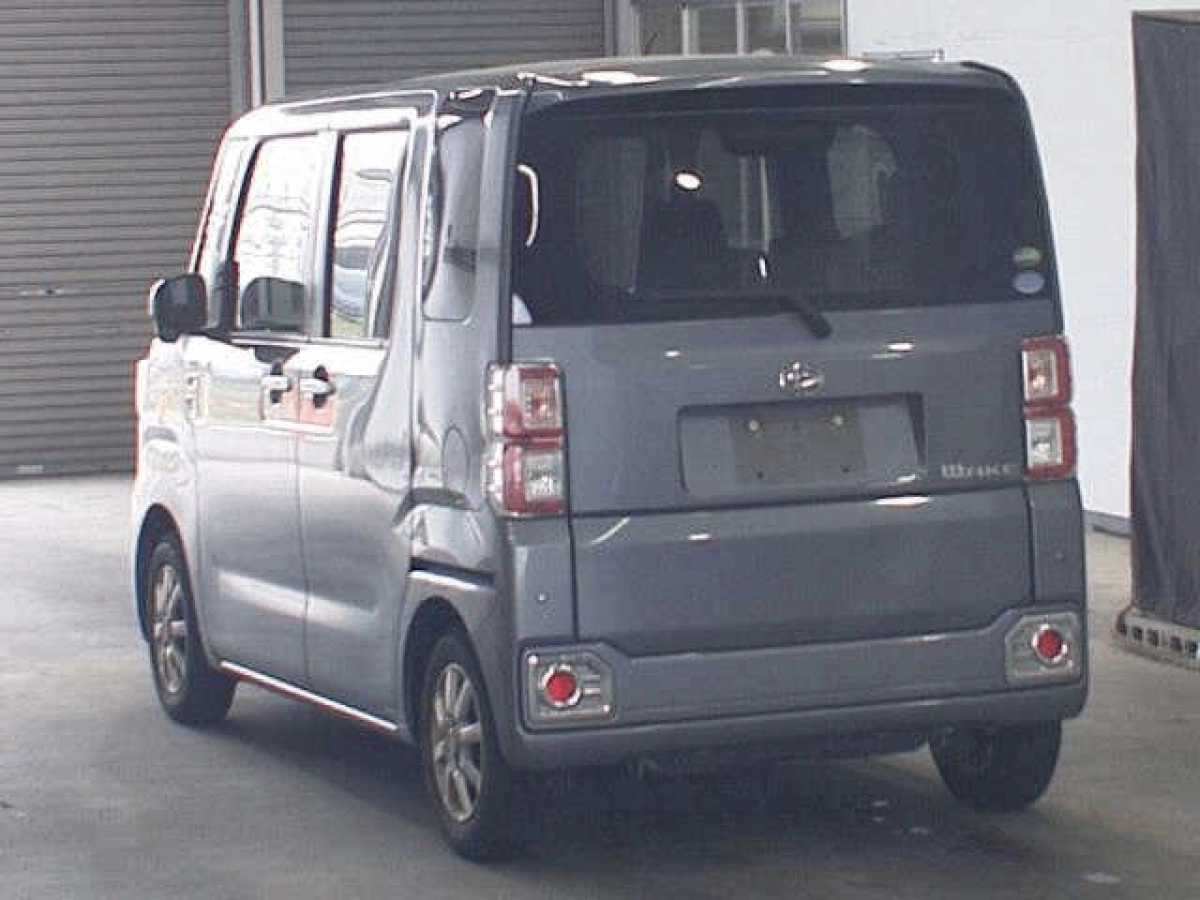 DAIHATSU WAKE