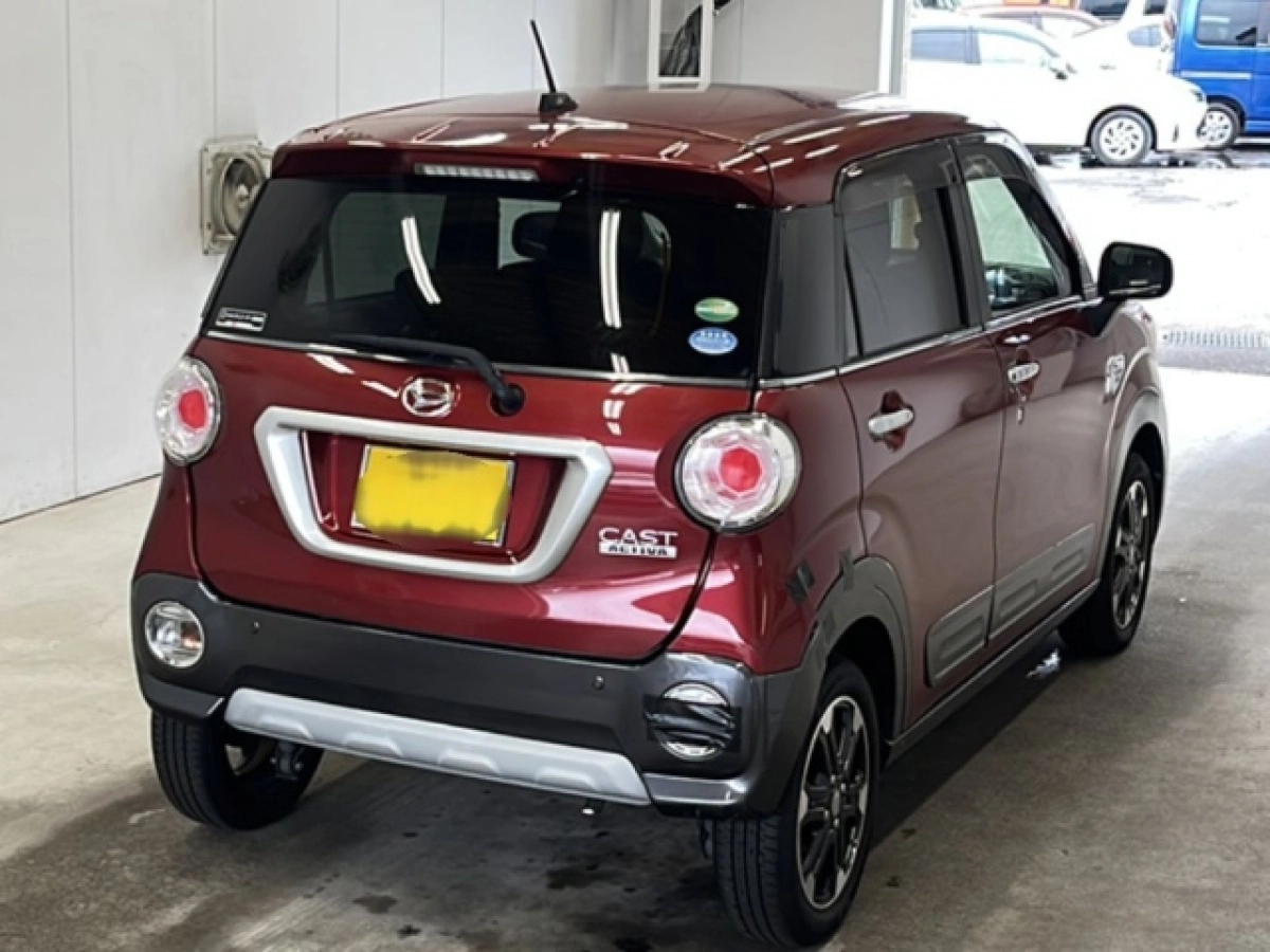 DAIHATSU CAST