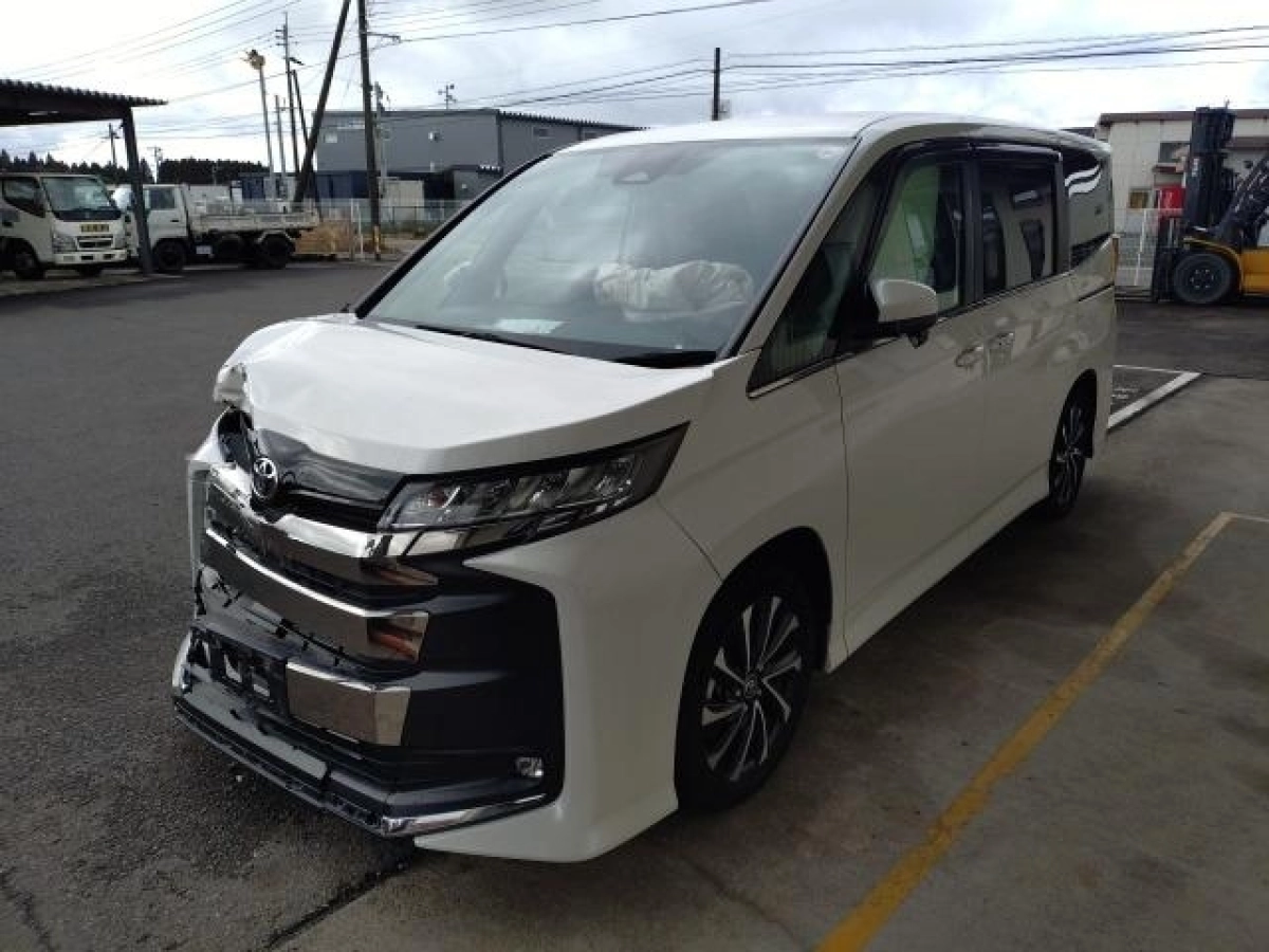 TOYOTA NOAH