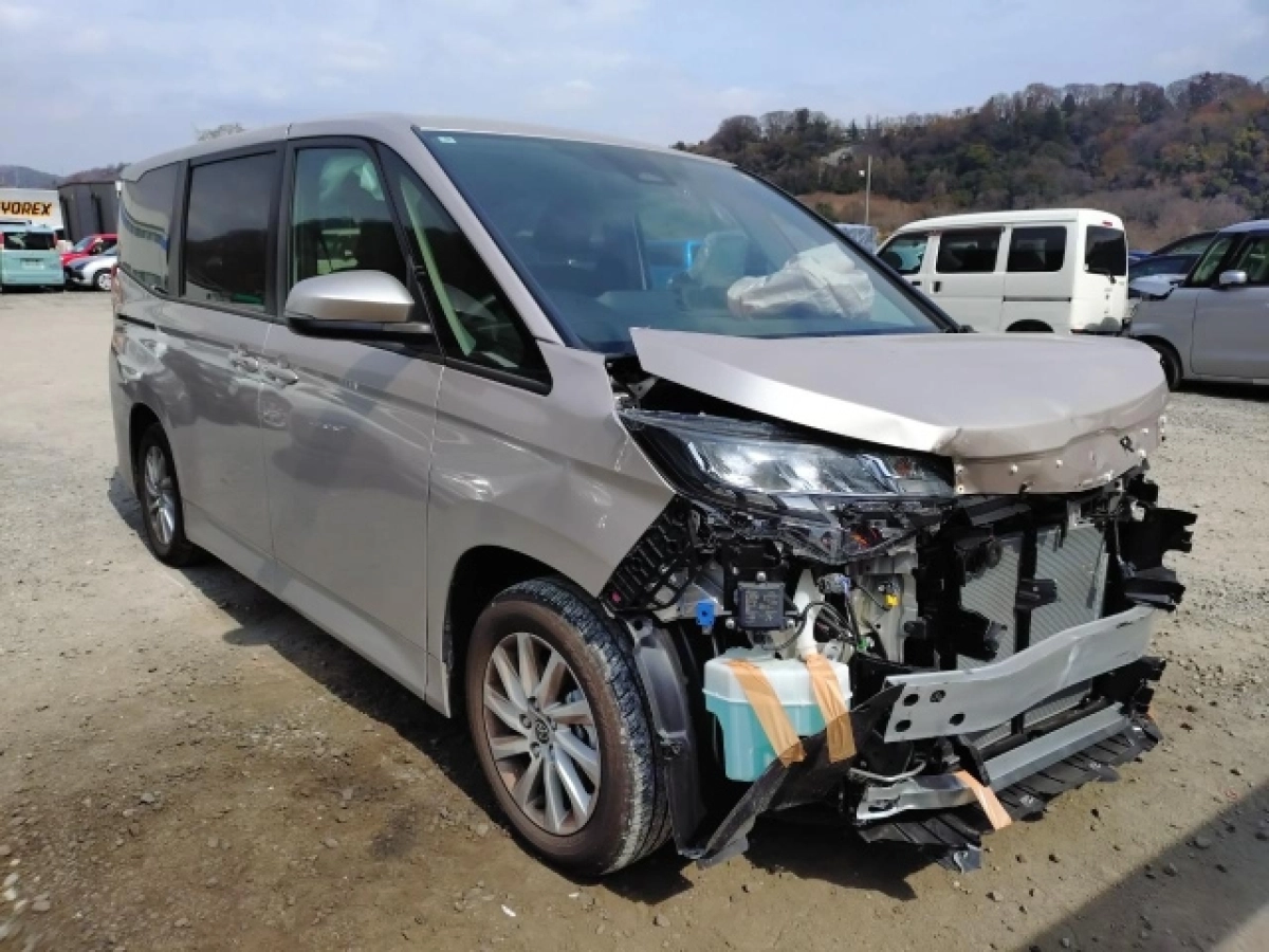 TOYOTA NOAH