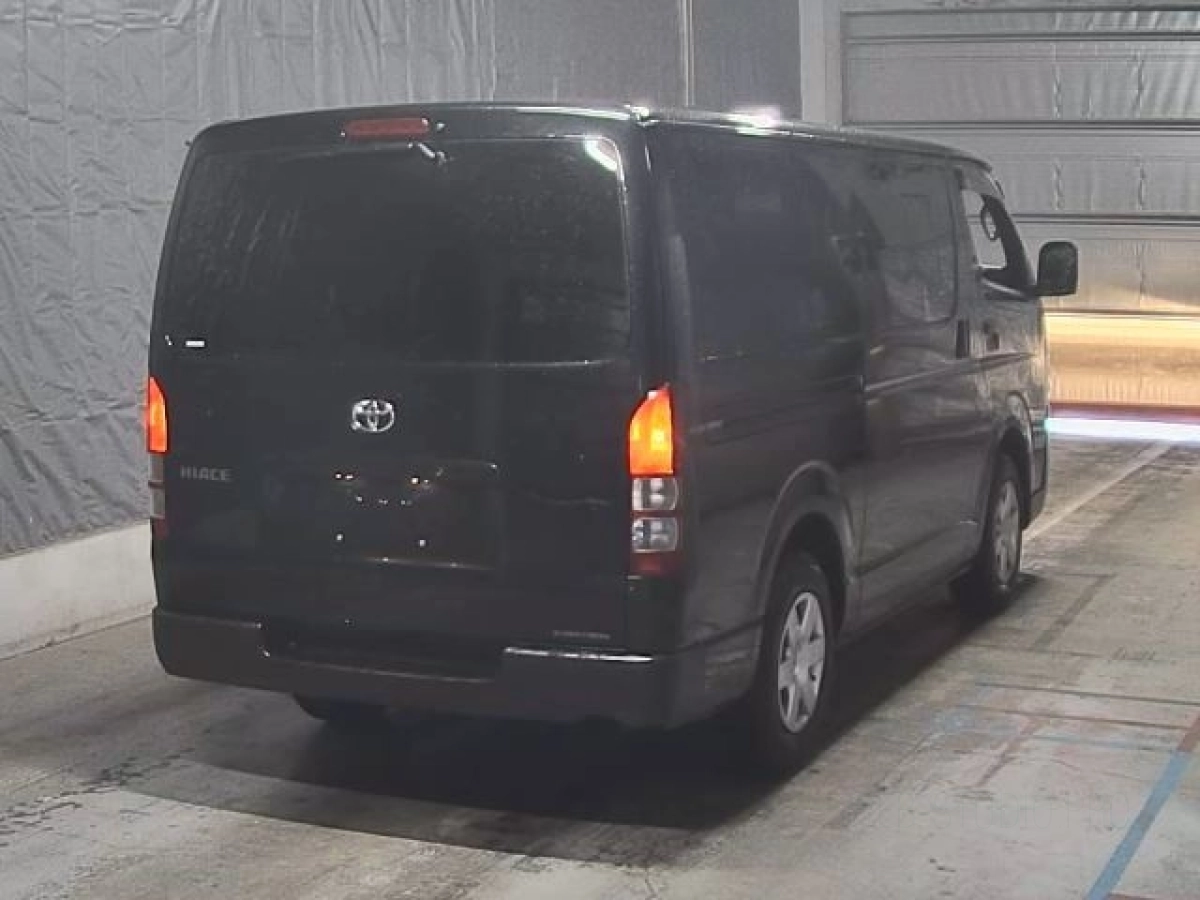 TOYOTA HIACE VAN