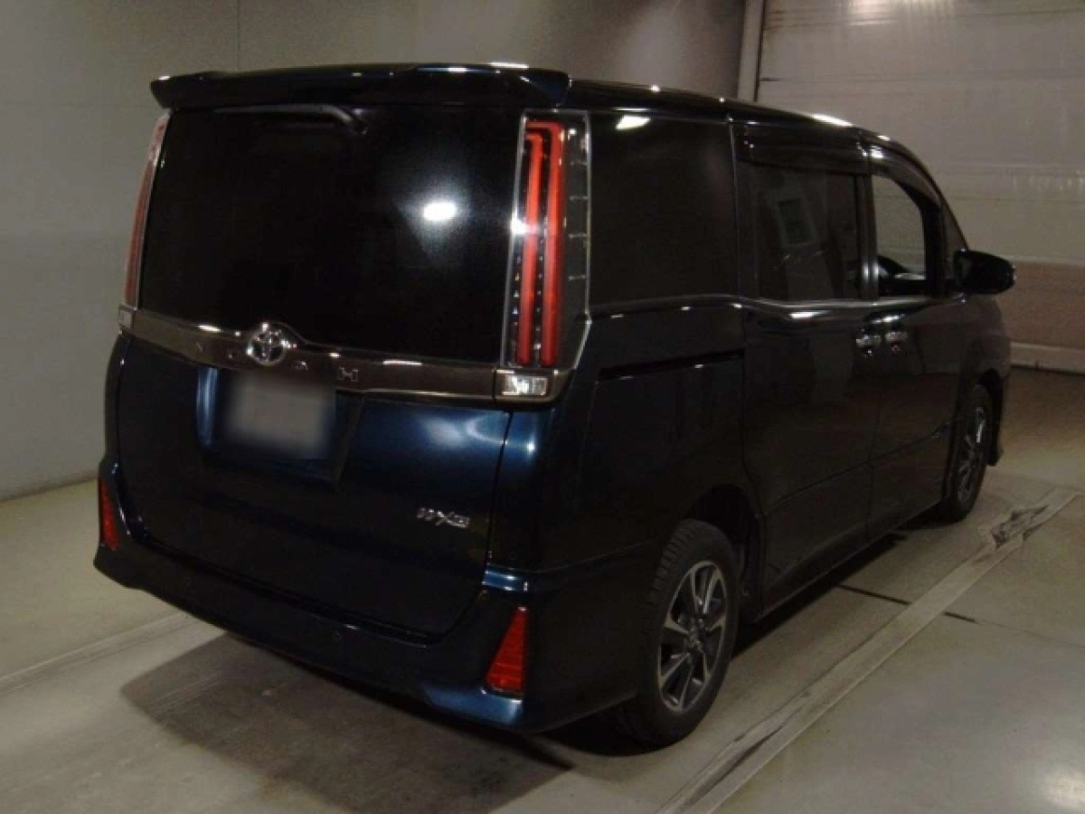 TOYOTA NOAH