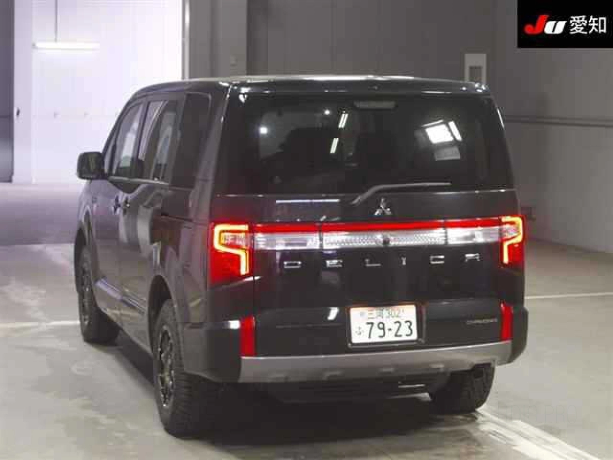 MITSUBISHI DELICA D5